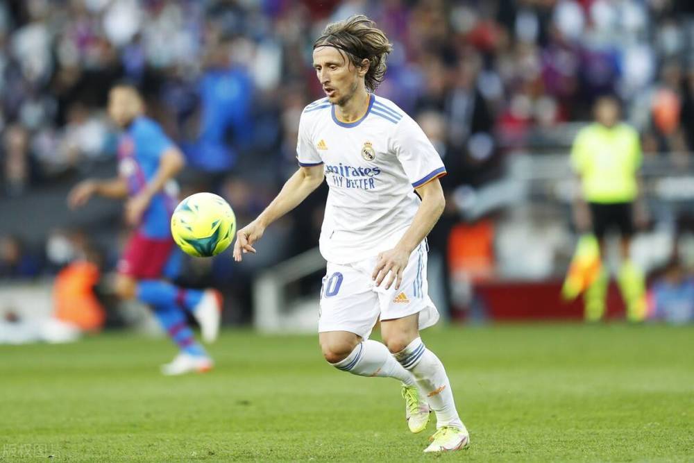 残忍！特雷杨被交易时坐在替补席 随后被叫回更衣室